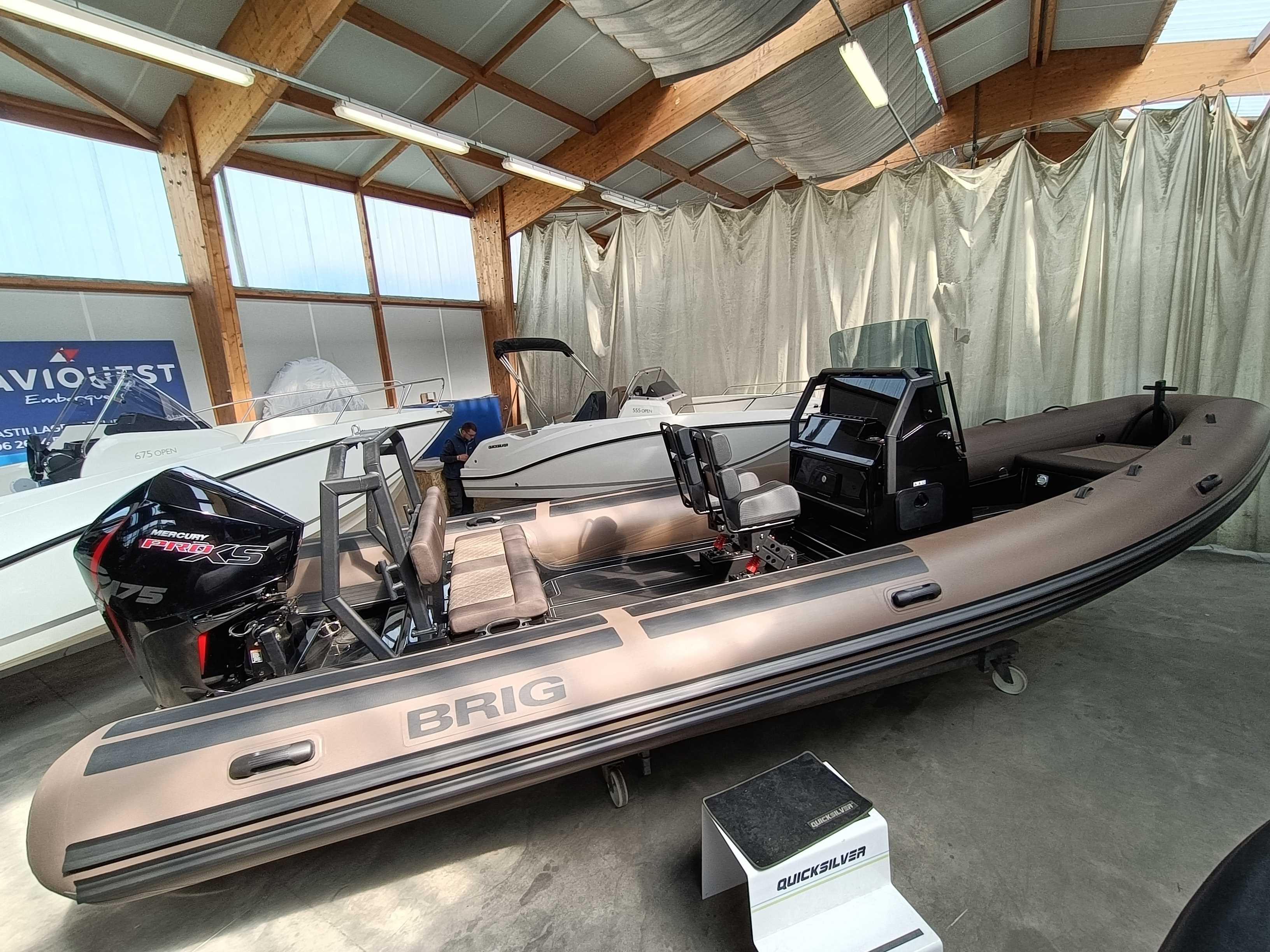 slider 11 Brig Navigator 24